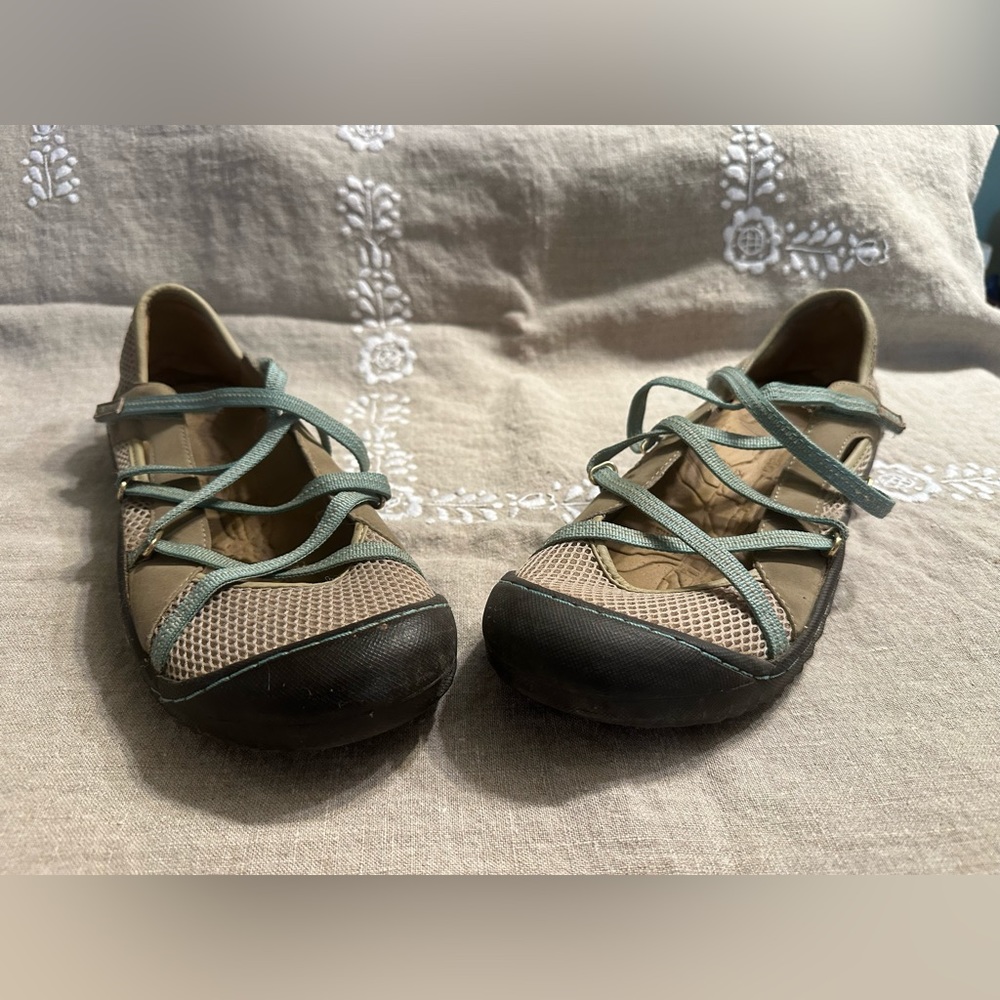 J-41 shoes, Jeep, strap, tan, teal, toe protection, waterproof